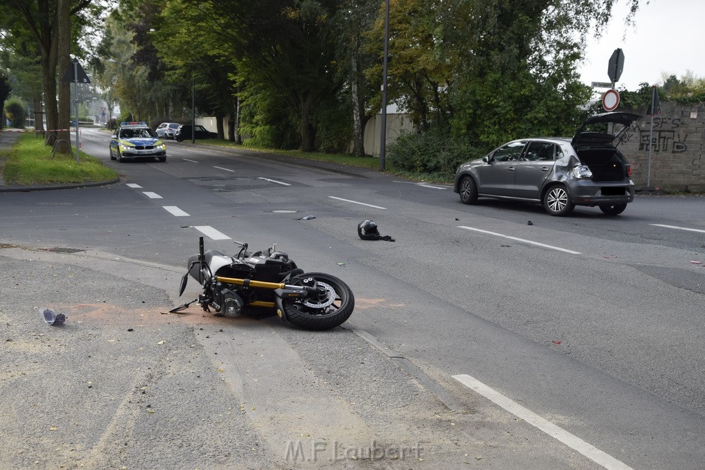 Schwerer Krad PKW Unfall Koeln Muelheim Am Springborn Cottbuserstr P008.JPG - Miklos Laubert